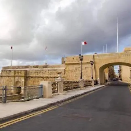 Knight's Den * Birgu